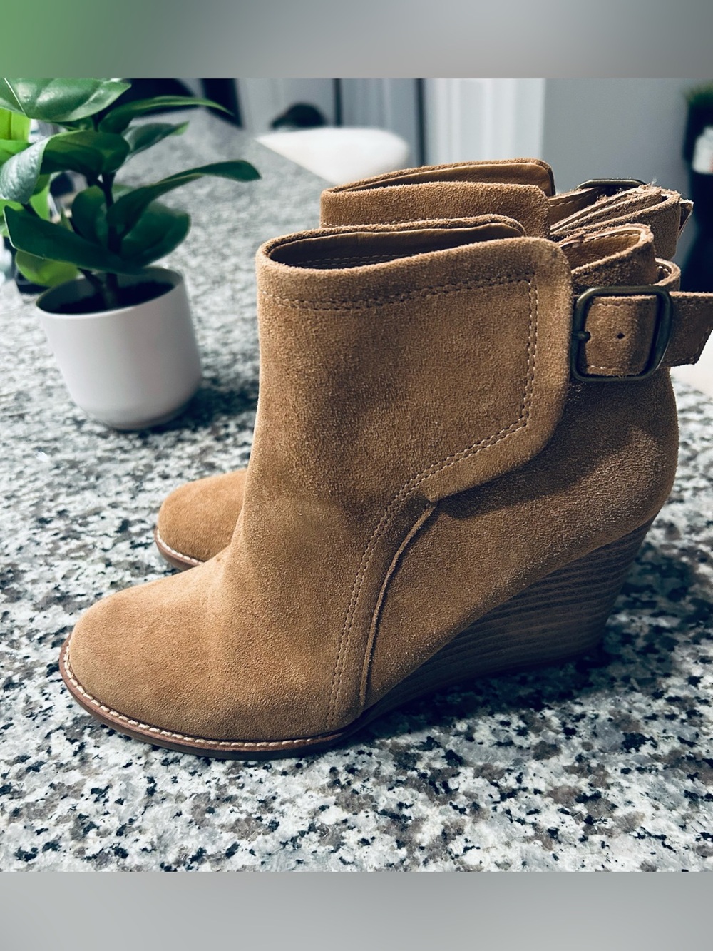 Lucky brand Women's Tan Suede Wedge Ankle Boots